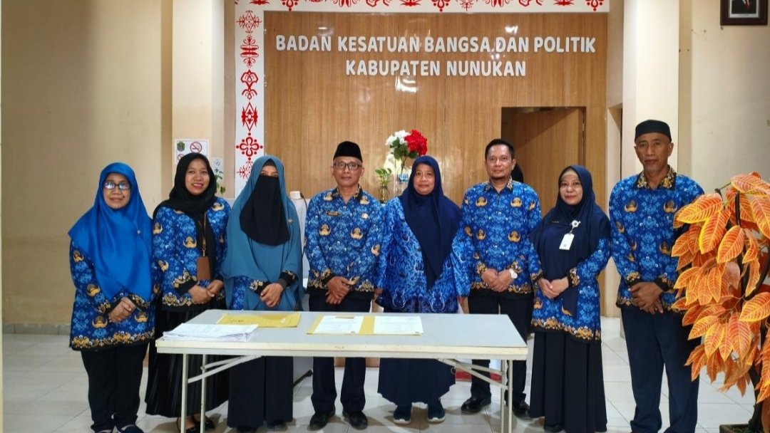 Kesbangpol Musnahkan 358 Arsip Kedaluwarsa dan Serahkan 49 Dokumen ke DPK