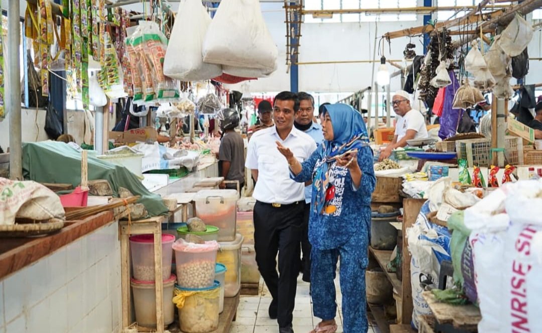 Jelang Nataru, Bupati Nunukan Tinjau Harga dan Stok Sembako di Pasar dan Pelabuhan