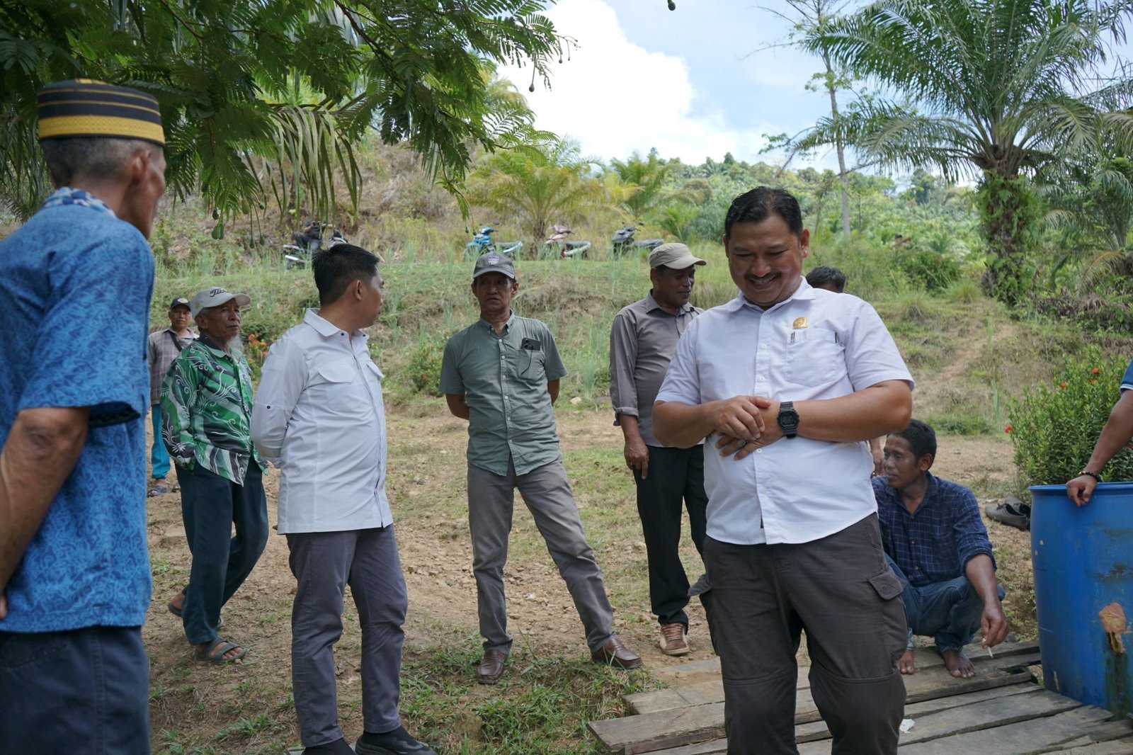 Akses Rusak Parah dan Minim Penerangan, Komisi II Turun ke Kampung Tebol