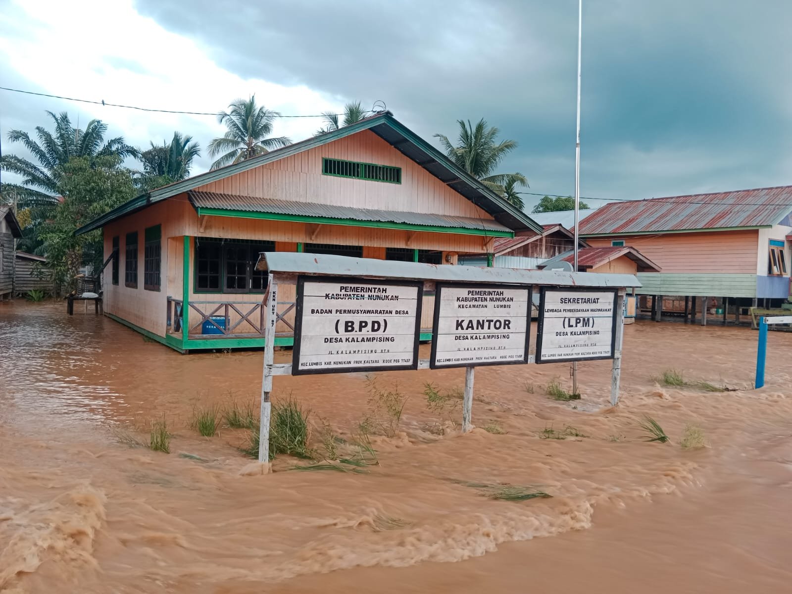 Banjir Mulai Masuk Permukiman, Dua RT Desa Atap Tergenang 60 Cm
