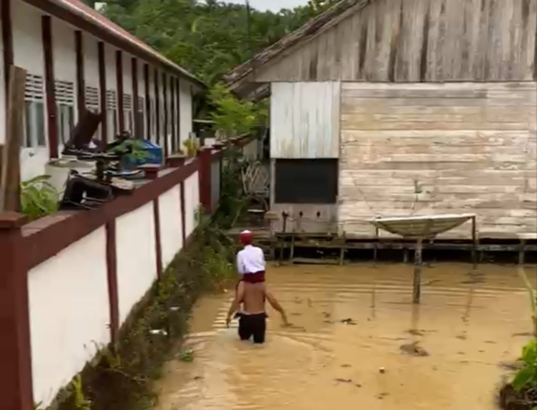 Banjir Warnai Hari Pertama MPLS di Sebatik Tengah, Banyak Siswa Absen