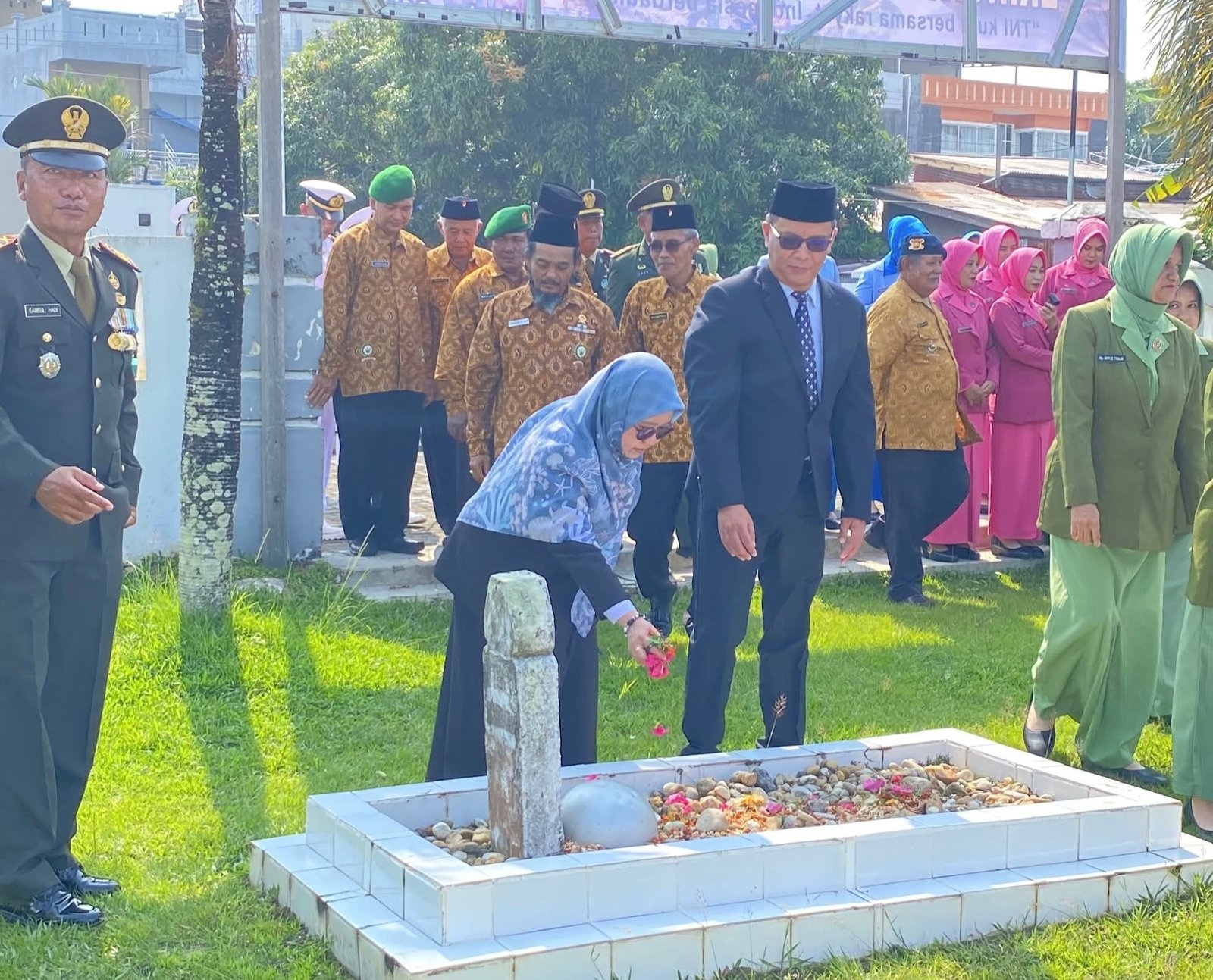 Arpiah Hadiri Ziarah ke TMP Jaya Sakti, Kenang Jasa Para Pahlawan